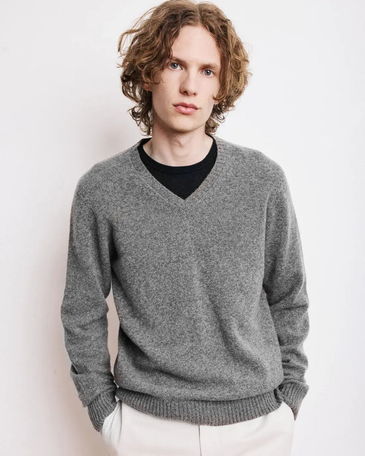 HARTFORD SEAMLESS V-NECK WOOL SWEATER