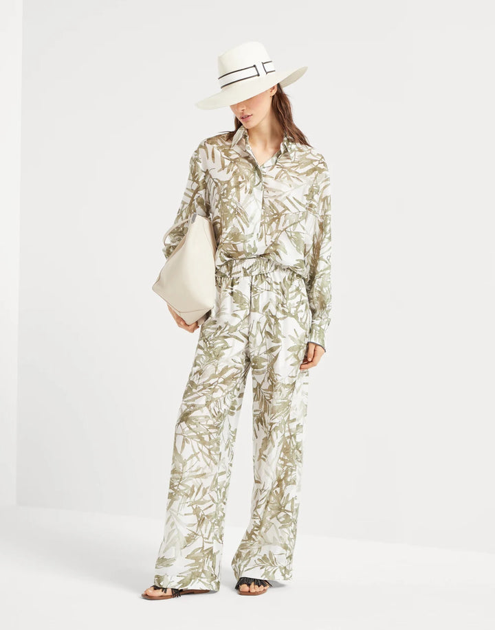 251MQ999P8915-C6001_RUNELLO_CUCINELLI_PRINTED_SILK_PANT_TROPICAL_ON_MODEL