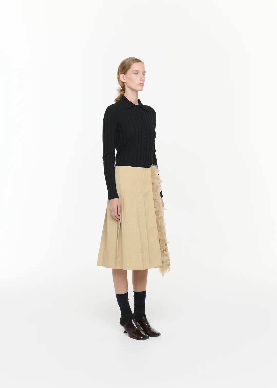 PLAN C PLEATED SKIRT WITH FEATHERS
