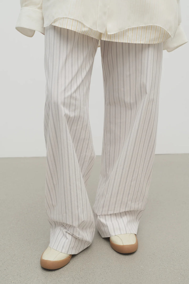 8657W3584WGH_THE_ROW_HYPNOSTA_PANT_LAWRENCE_COVELL_ON_MODEL_2