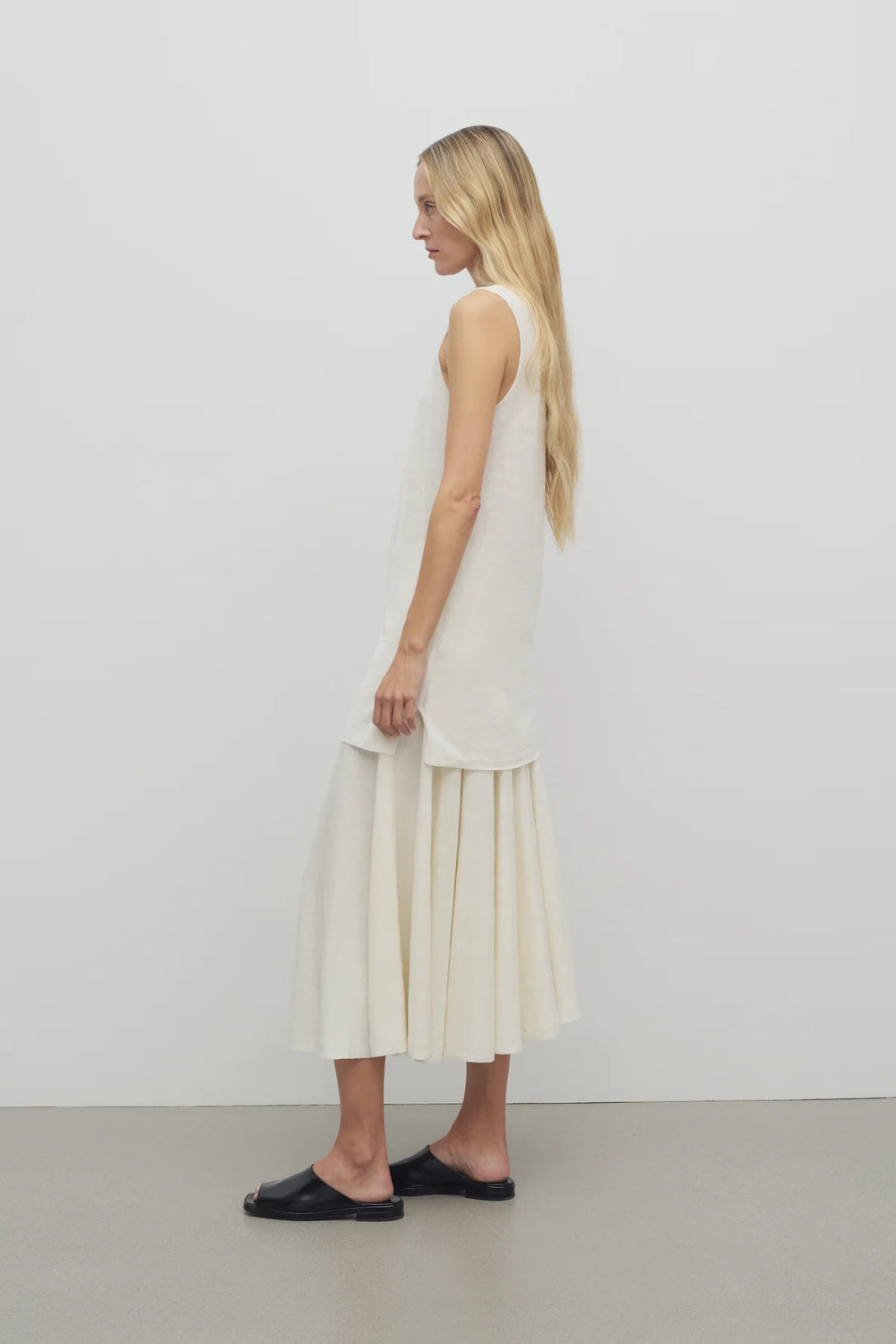 8669Y889WHT_THE_ROW_JALIAH_SKIRT_LAWRENCE_COVELL_1