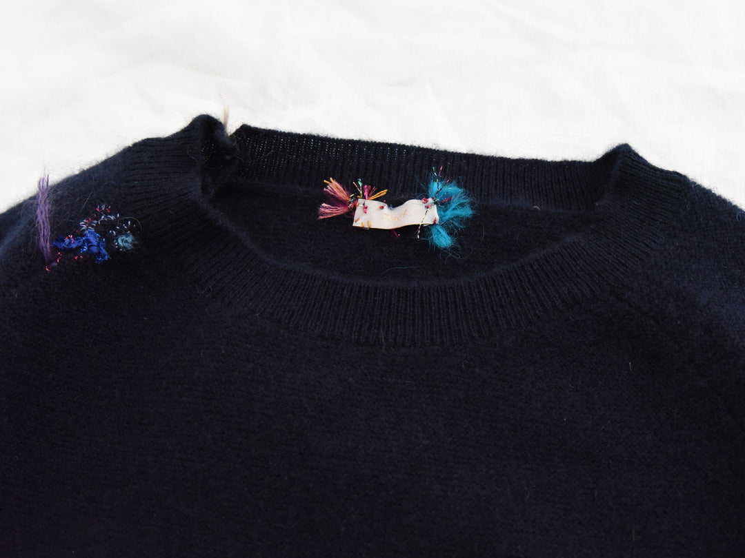 MAKIE ANTONIA ROSSI HAND-EMBROIDERED BACK BUTTON CASHMERE SWEATER