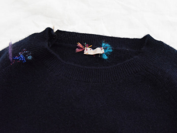 MAKIE ANTONIA ROSSI HAND-EMBROIDERED BACK BUTTON CASHMERE SWEATER