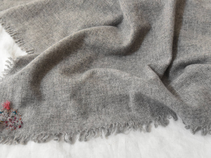 MAKIE ANTINIA ROSSI HAND-EMBROIDERED CASHMERE SCARF