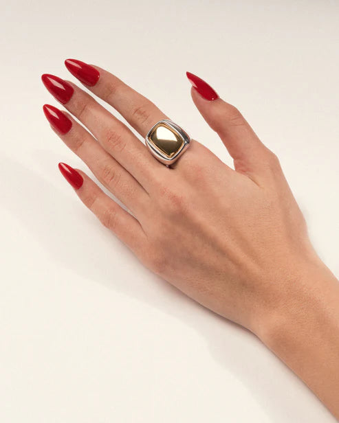 IVI TOY SIGNET RING