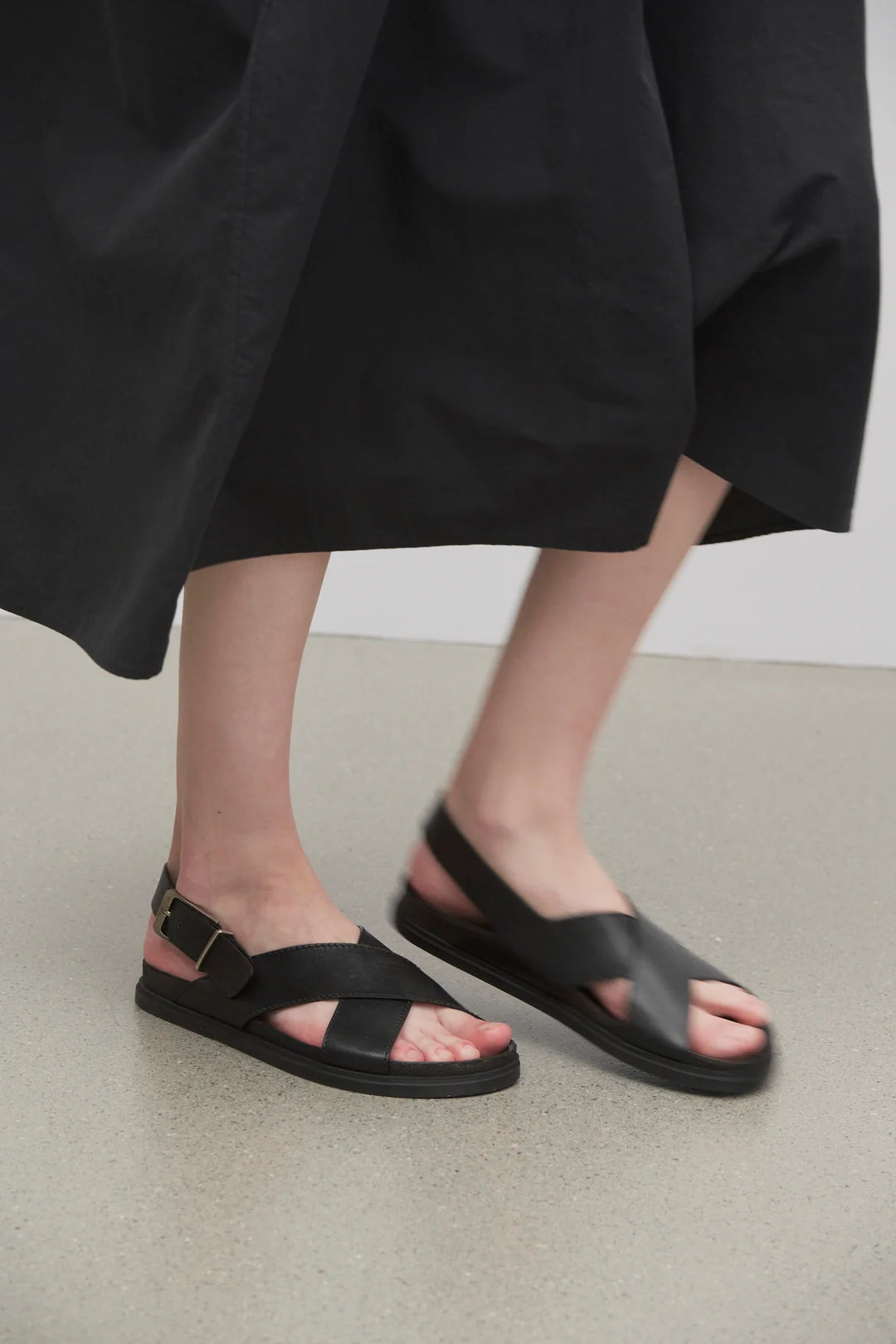 THE_ROW_BUCKLE_SANDAL_IN_BLACK_LEATHER_F1462SBF10BLK_LAWRENCE_COVELL_ON_MODEL