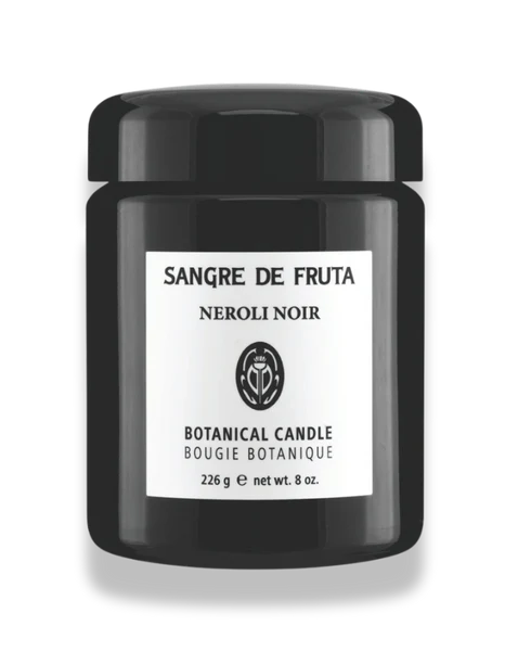 Black candle jar with 'Sangre de Fruta' label on a white background