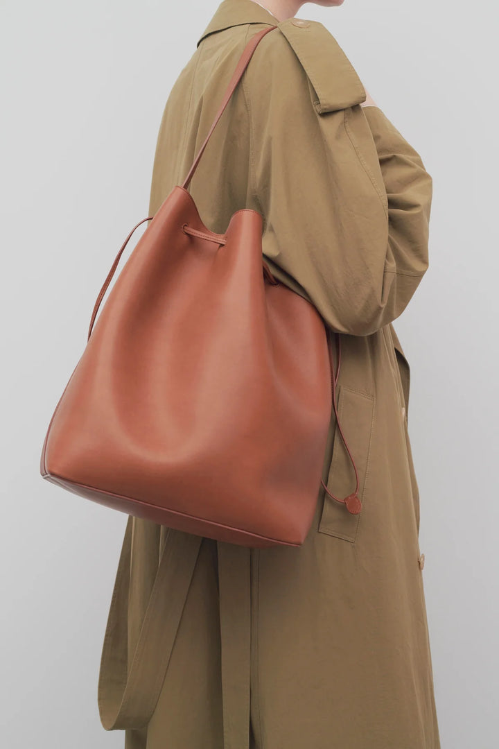 W1664-L72_THE_ROW_BELVEDERE_BAG_IN_LEATHER_BRANDY_LAWRENCE_COVELL_3