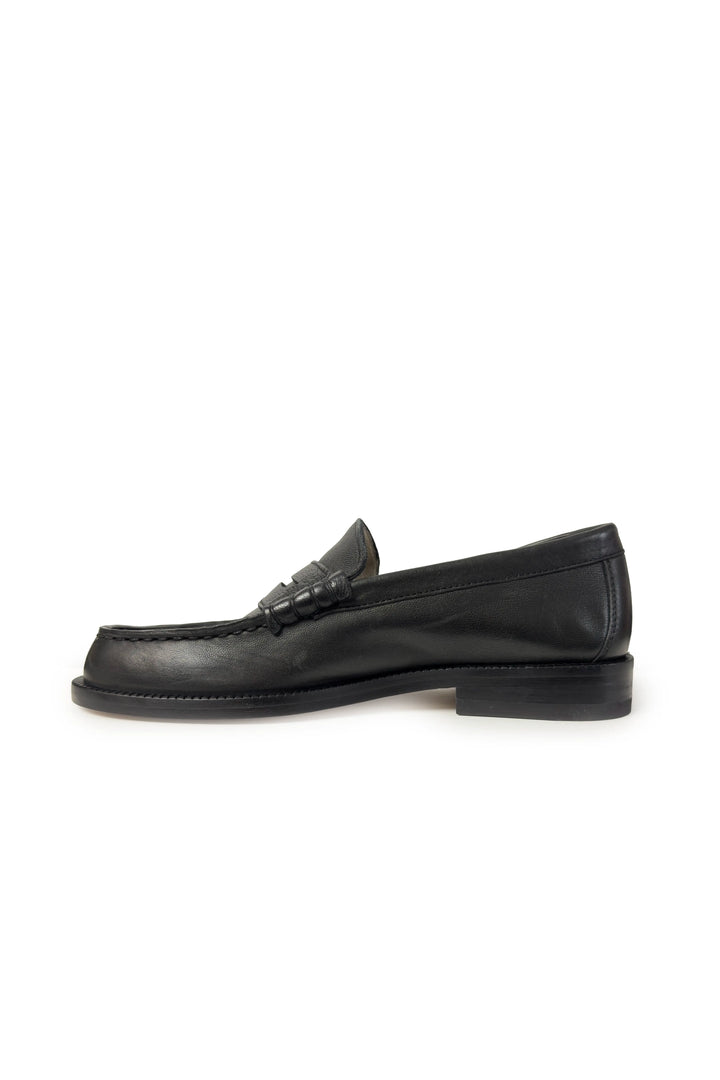 COMMON PROJECTS LEATHER LOAFER