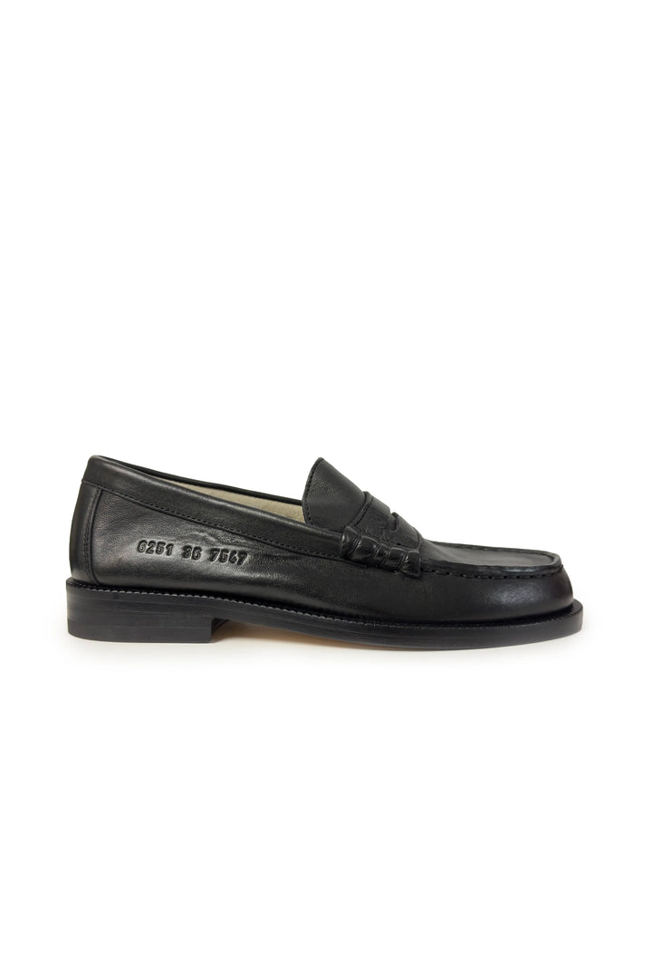 COMMON PROJECTS LEATHER LOAFER
