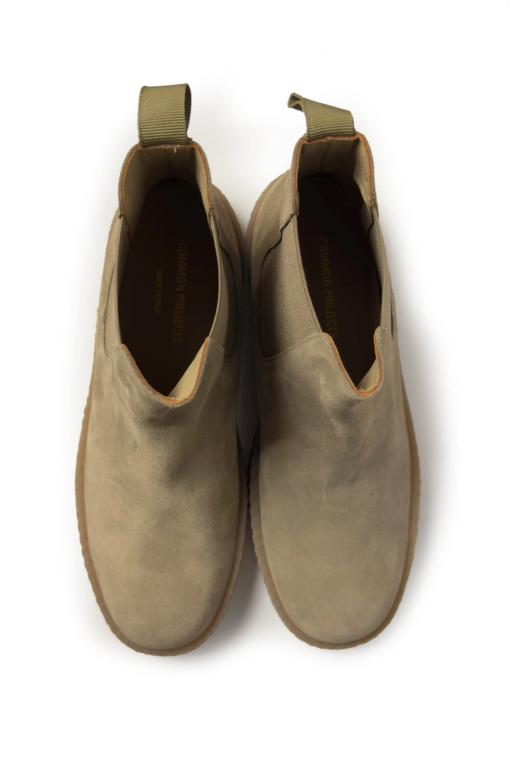 COMMON PROJECTS SUEDE CHELSEA BOOTS IN TAN