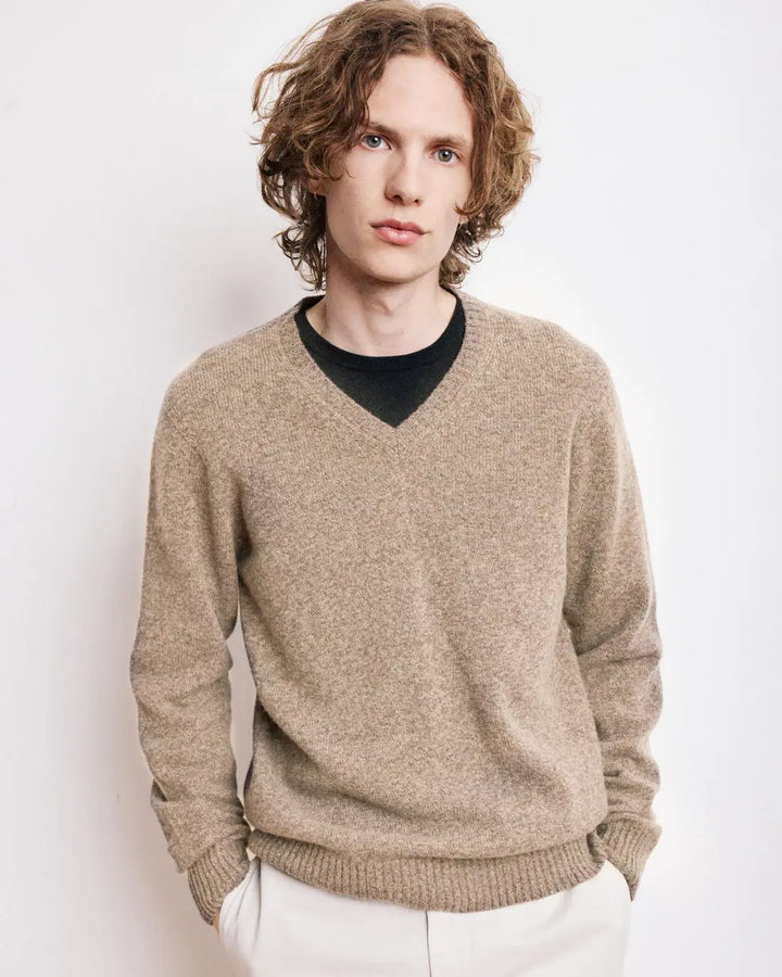 HARTFORD SEAMLESS V-NECK WOOL SWEATER