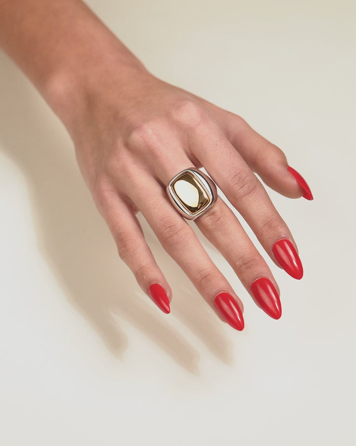 IVI TOY SIGNET RING